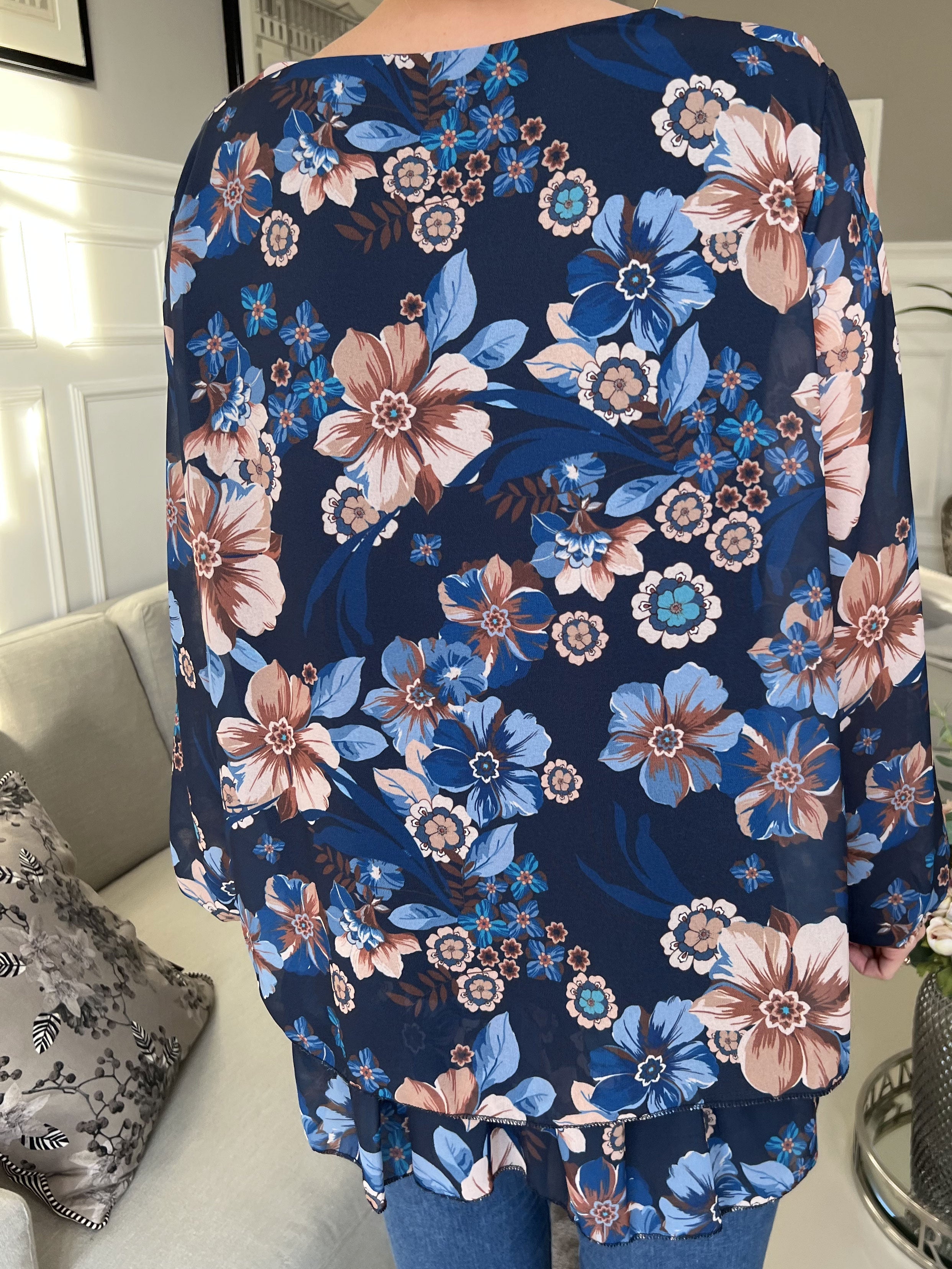 Wicky - Söt tunika i chiffong med blommiga motiv